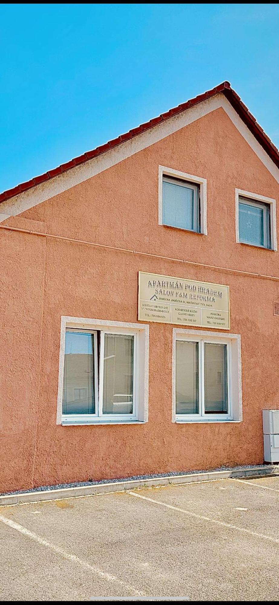 Apartman Pod Hradem Horsovsky Tyn Екстер'єр фото