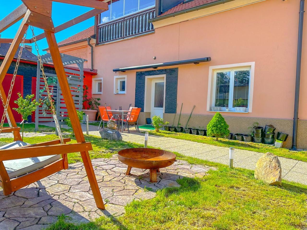 Apartman Pod Hradem Horsovsky Tyn Екстер'єр фото
